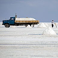 Salt production at the Salar de Uyuni / Salar de Tunupa on the high plateau, Altiplano, Bolivia